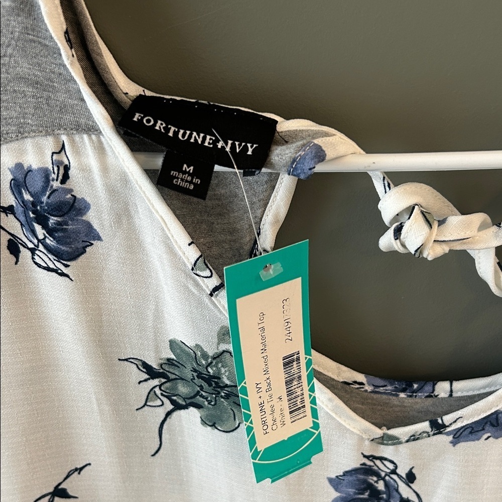 Fortune + Ivy  Floral Women's Top - White and Blue Stitch Fix size Medium - Picture 2 of 4